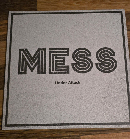 Mess (29) : Under Attack  (LP, Lim)
