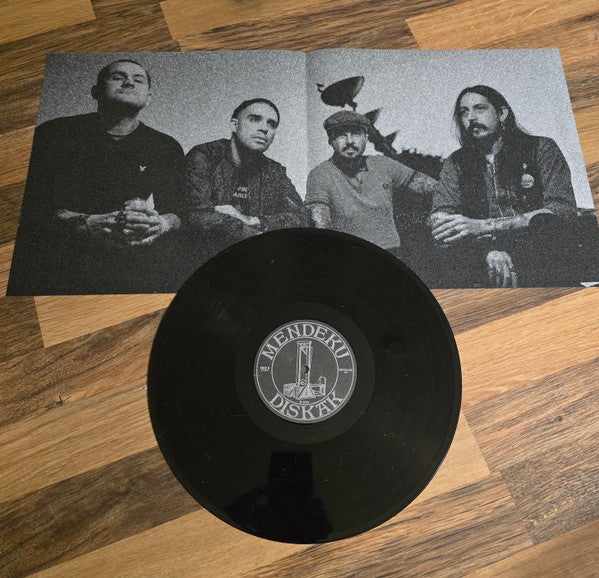 Mess (29) : Under Attack  (LP, Lim)